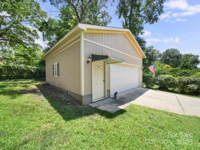 312 Garrison Drive, Albemarle, NC 28001.  MLS# CAR4278384, YatesRealty ID 27554. 