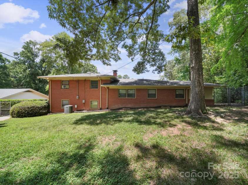 312 Garrison Drive, Albemarle, NC 28001.  MLS# CAR4278384, YatesRealty ID 27554. 