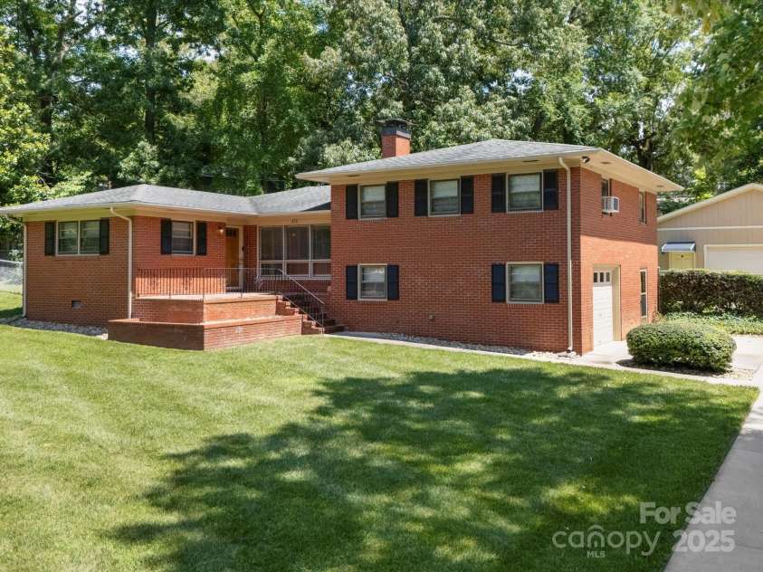 312 Garrison Drive, Albemarle, NC 28001.  MLS# CAR4278384, YatesRealty ID 27554. 