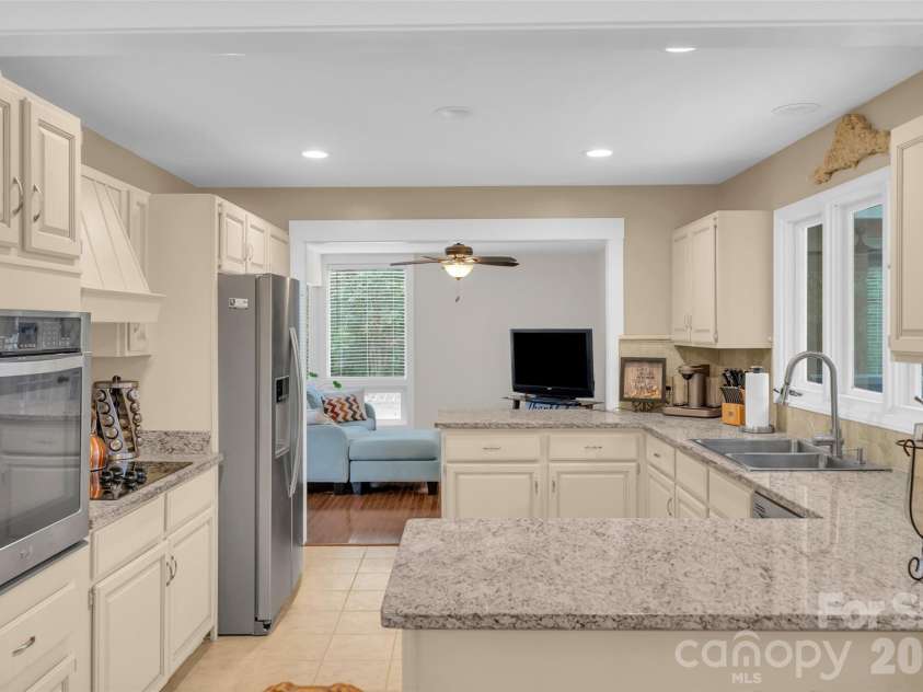 1021 Parkwood Drive, Leland, NC 28451.  MLS# CAR4388129, YatesRealty ID 27556. 