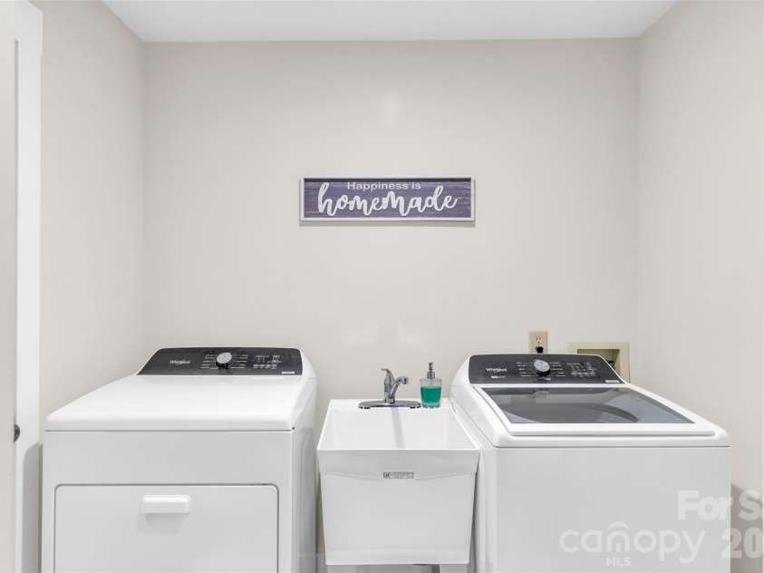 1021 Parkwood Drive, Leland, NC 28451.  MLS# CAR4388129, YatesRealty ID 27556. 