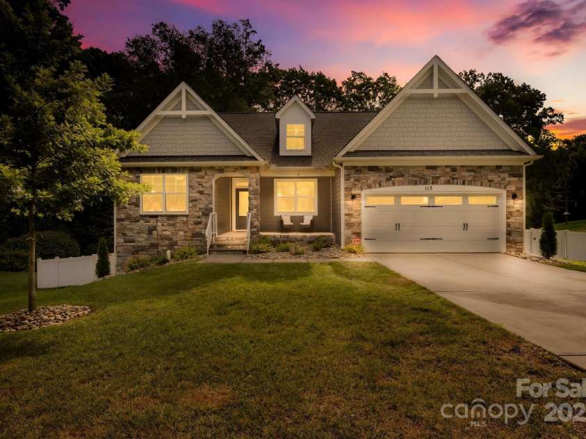 113 Glastonbury Drive, Mooresville, NC 28115.  MLS# CAR4280087, YatesRealty ID 27556. 
