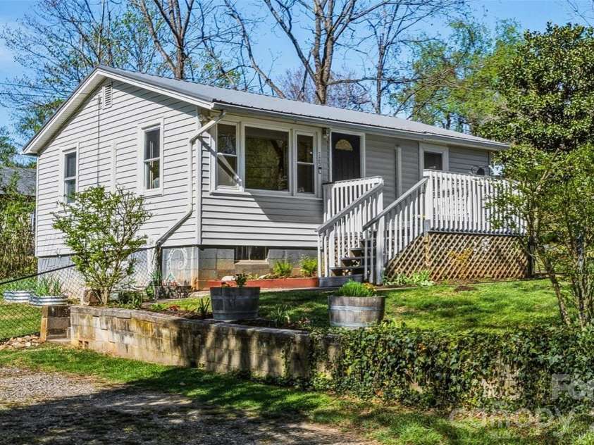 125 Lower Edgewood Road, Candler, NC 28715.  MLS# CAR4371013, YatesRealty ID 27557. 125 Lower Edgewood Road, Candler, NC 28715.