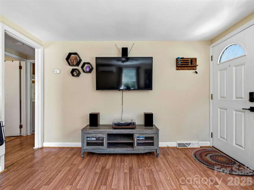 125 Lower Edgewood Road, Candler, NC 28715.  MLS# CAR4371013, YatesRealty ID 27557. Beautiful living room with plenty of natural light!