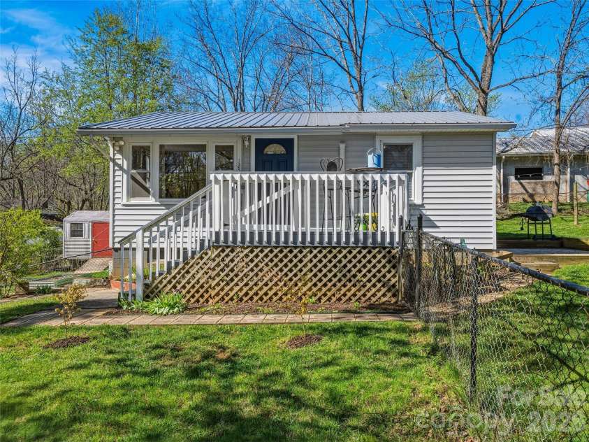 125 Lower Edgewood Road, Candler, NC 28715.  MLS# CAR4371013, YatesRealty ID 27557. Gorgeous front decking serves as the entry to this adorable home.