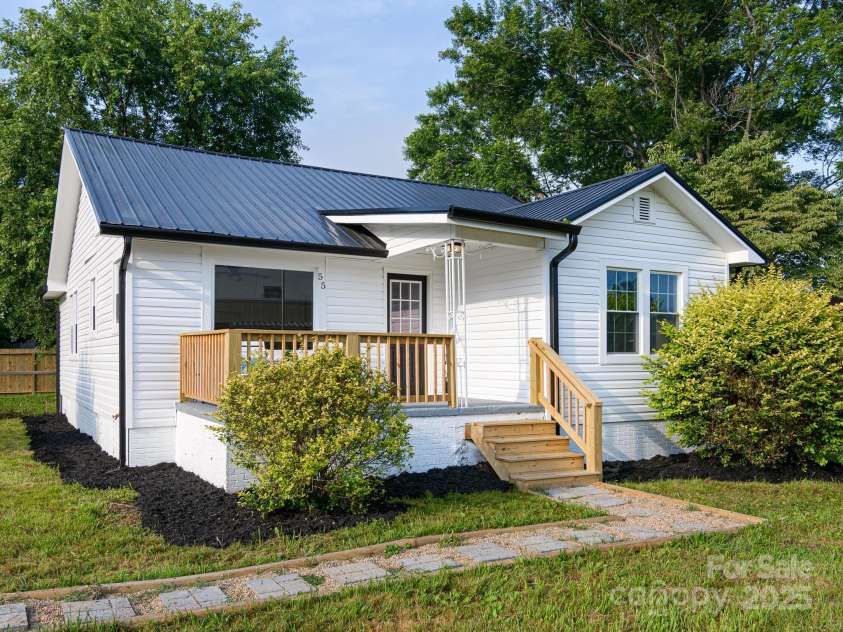 55 Scates Street, Waynesville, NC 28786.  MLS# CAR4275458, YatesRealty ID 27557. 