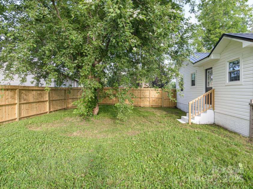 55 Scates Street, Waynesville, NC 28786.  MLS# CAR4275458, YatesRealty ID 27557. 