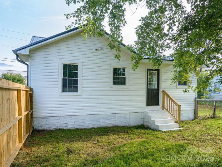 55 Scates Street, Waynesville, NC 28786.  MLS# CAR4275458, YatesRealty ID 27557. 