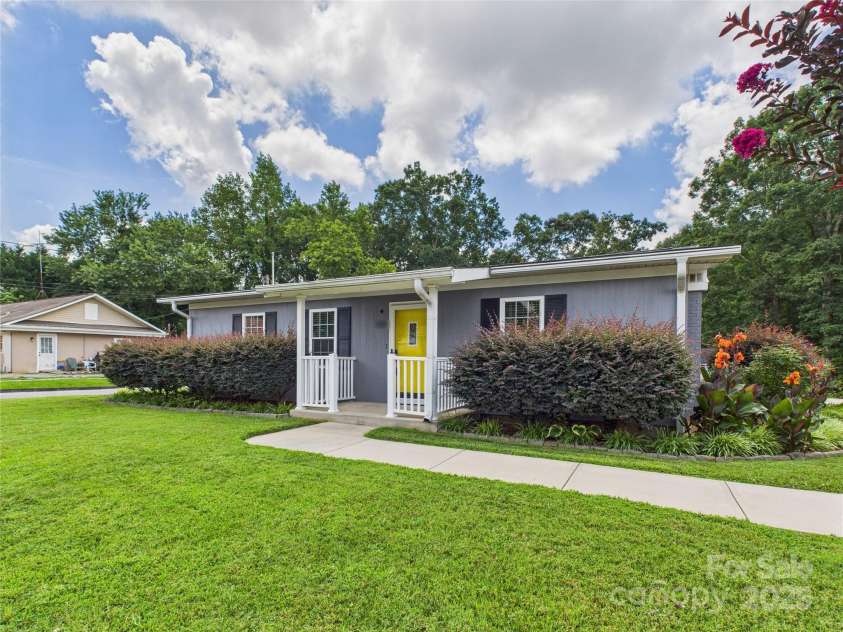 1416 23rd Avenue, Hickory, NC 28601.  MLS# CAR4283128, YatesRealty ID 27558. 