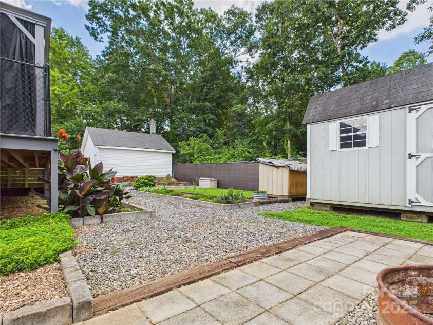 1416 23rd Avenue, Hickory, NC 28601.  MLS# CAR4283128, YatesRealty ID 27558. 