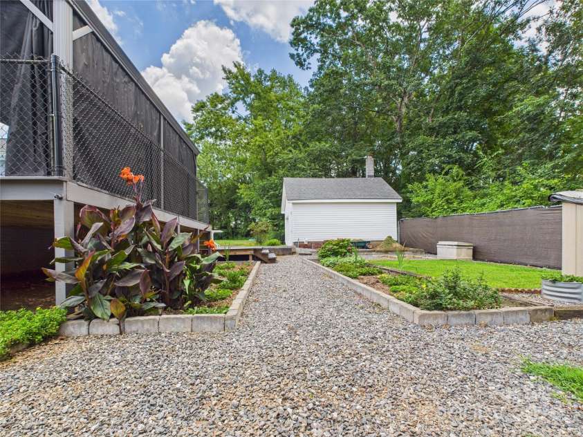 1416 23rd Avenue, Hickory, NC 28601.  MLS# CAR4283128, YatesRealty ID 27558. 