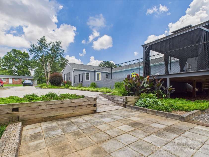 1416 23rd Avenue, Hickory, NC 28601.  MLS# CAR4283128, YatesRealty ID 27558. 