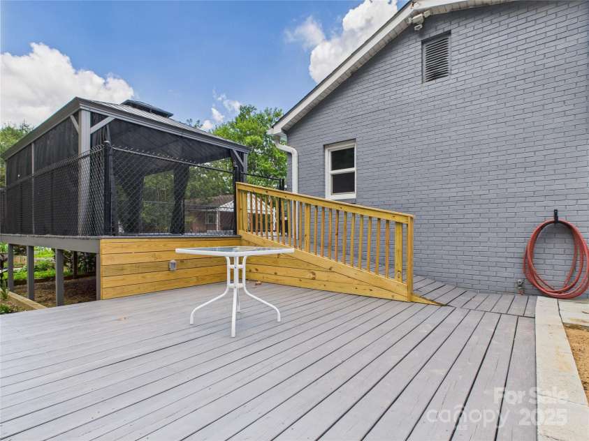 1416 23rd Avenue, Hickory, NC 28601.  MLS# CAR4283128, YatesRealty ID 27558. 