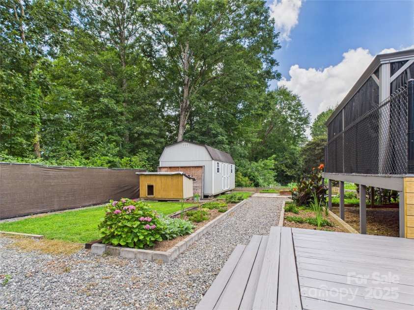 1416 23rd Avenue, Hickory, NC 28601.  MLS# CAR4283128, YatesRealty ID 27558. 