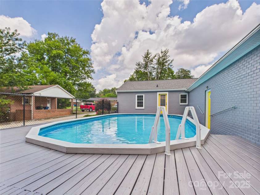 1416 23rd Avenue, Hickory, NC 28601.  MLS# CAR4283128, YatesRealty ID 27558. 