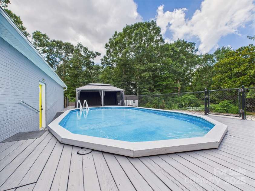 1416 23rd Avenue, Hickory, NC 28601.  MLS# CAR4283128, YatesRealty ID 27558. 