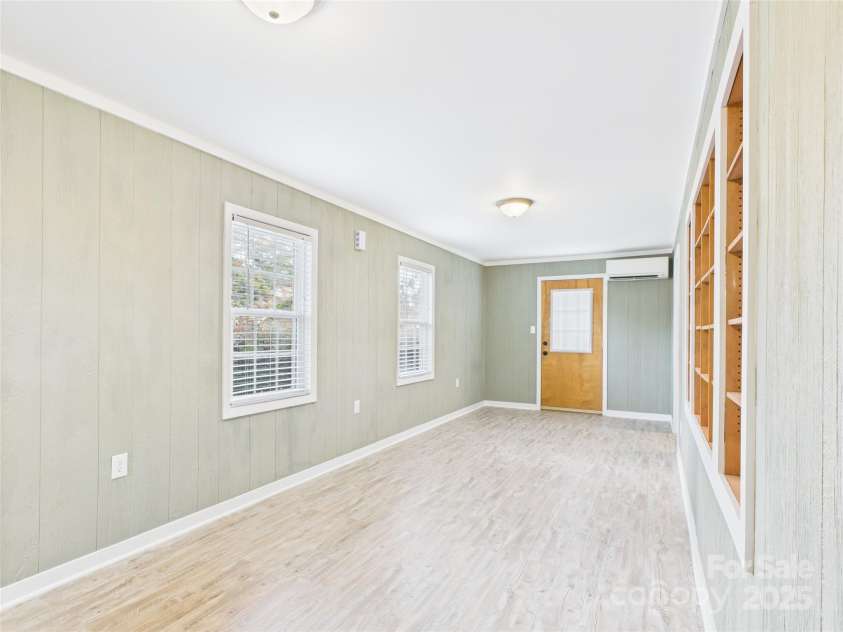 1416 23rd Avenue, Hickory, NC 28601.  MLS# CAR4283128, YatesRealty ID 27558. 