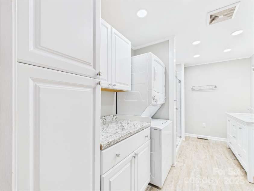 1416 23rd Avenue, Hickory, NC 28601.  MLS# CAR4283128, YatesRealty ID 27558. 