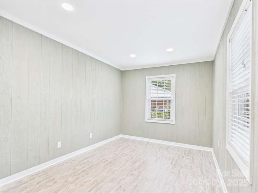 1416 23rd Avenue, Hickory, NC 28601.  MLS# CAR4283128, YatesRealty ID 27558. 