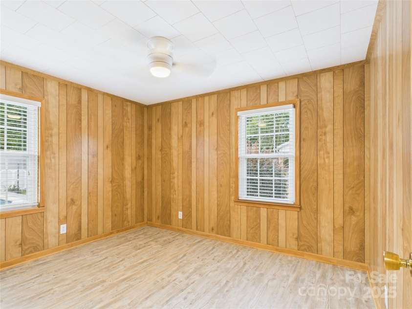 1416 23rd Avenue, Hickory, NC 28601.  MLS# CAR4283128, YatesRealty ID 27558. 