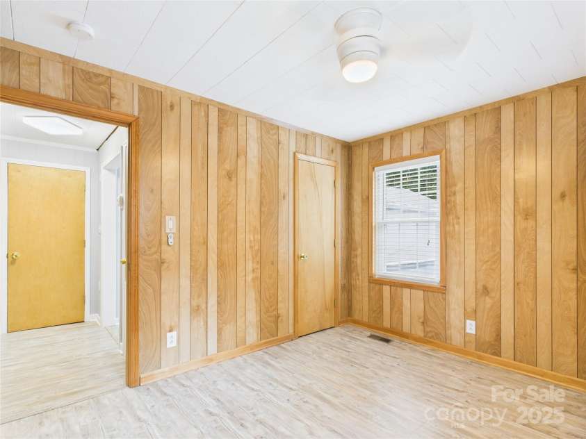 1416 23rd Avenue, Hickory, NC 28601.  MLS# CAR4283128, YatesRealty ID 27558. 