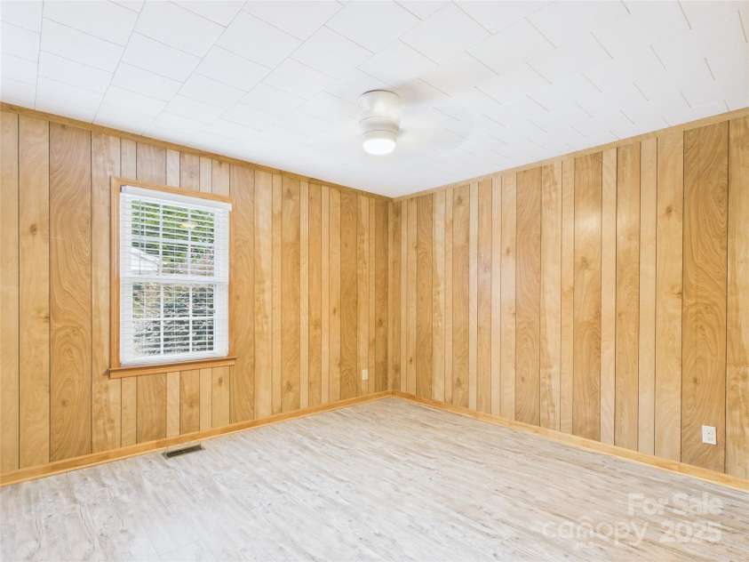 1416 23rd Avenue, Hickory, NC 28601.  MLS# CAR4283128, YatesRealty ID 27558. 