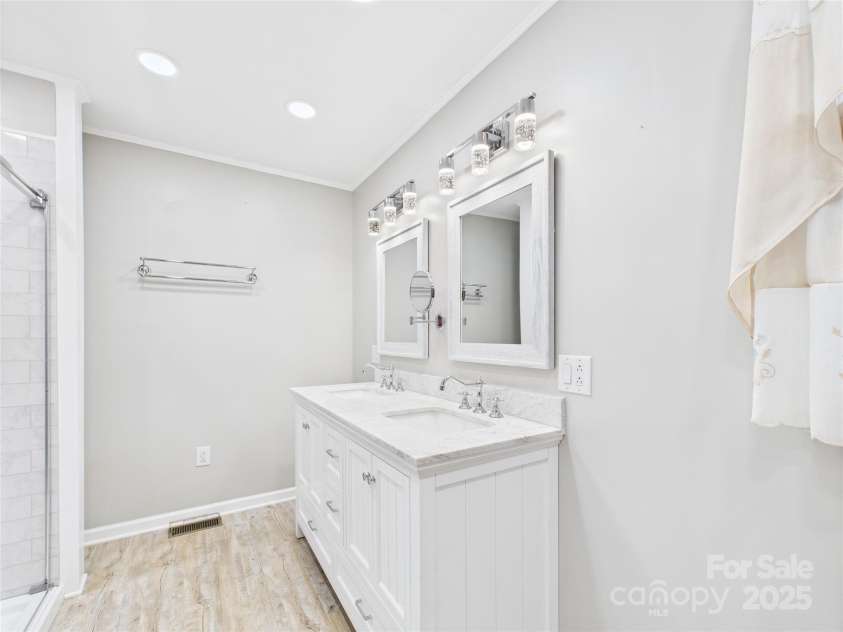 1416 23rd Avenue, Hickory, NC 28601.  MLS# CAR4283128, YatesRealty ID 27558. 