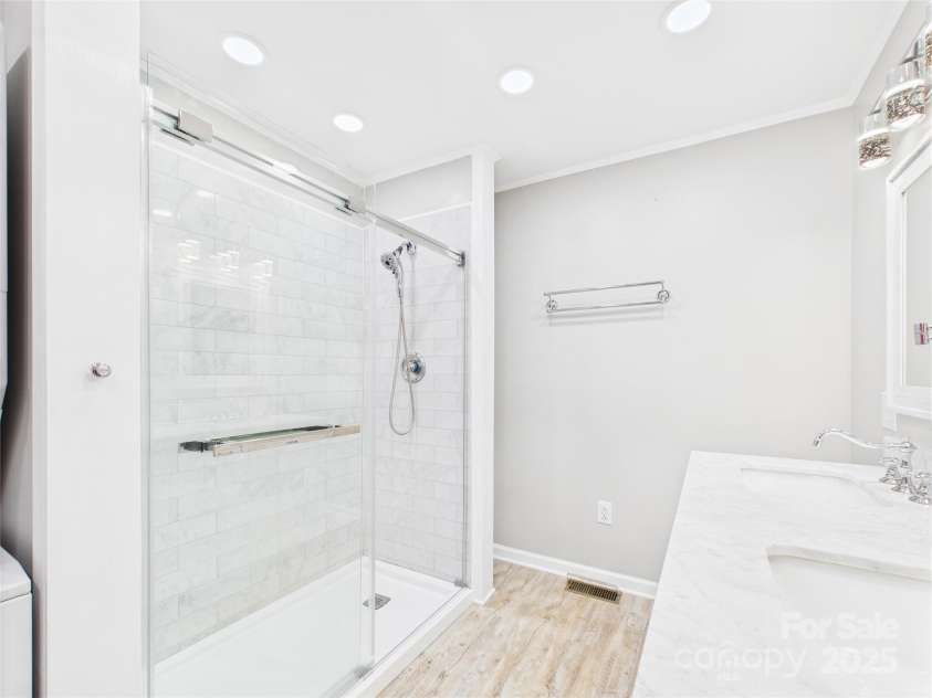 1416 23rd Avenue, Hickory, NC 28601.  MLS# CAR4283128, YatesRealty ID 27558. 