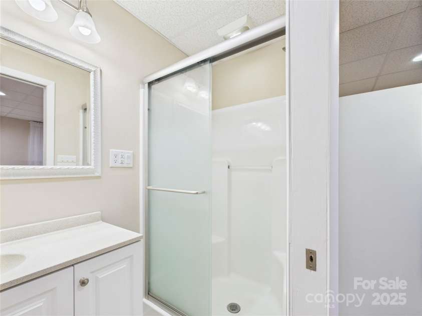 1416 23rd Avenue, Hickory, NC 28601.  MLS# CAR4283128, YatesRealty ID 27558. 