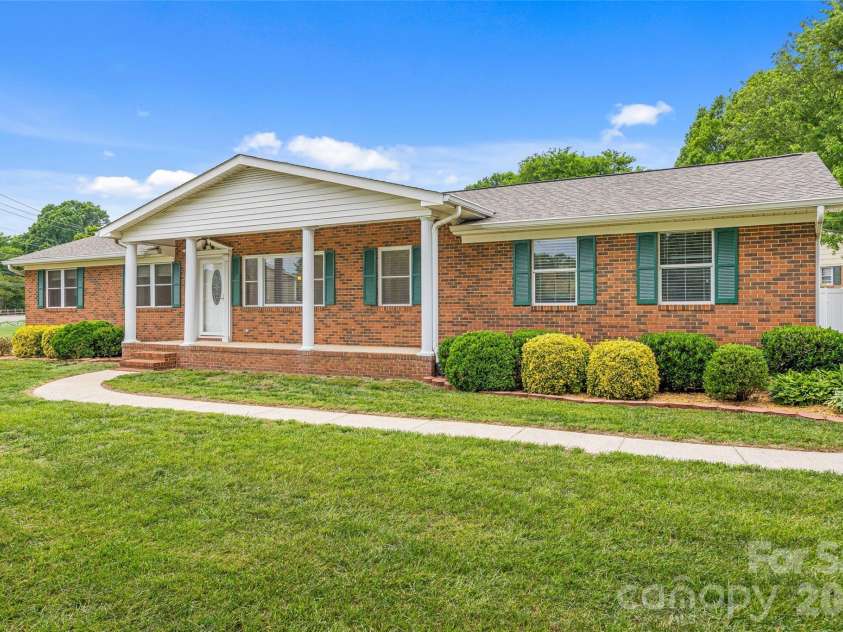 2430 Old Cedarwood Drive, Concord, NC 28027.  MLS# CAR4380916, YatesRealty ID 27558. 