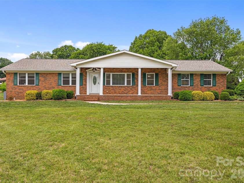 2430 Old Cedarwood Drive, Concord, NC 28027.  MLS# CAR4380916, YatesRealty ID 27558. 