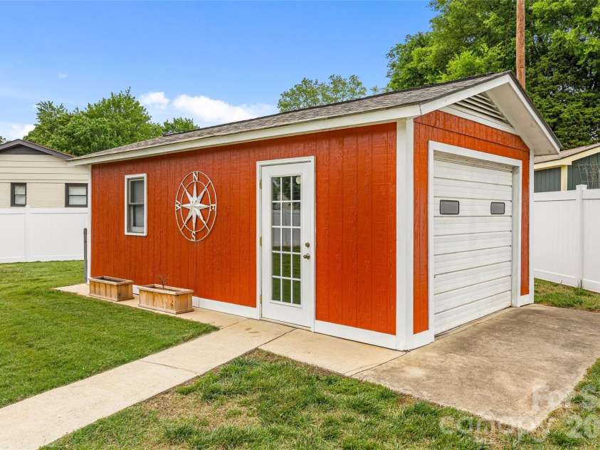 2430 Old Cedarwood Drive, Concord, NC 28027.  MLS# CAR4380916, YatesRealty ID 27558. 