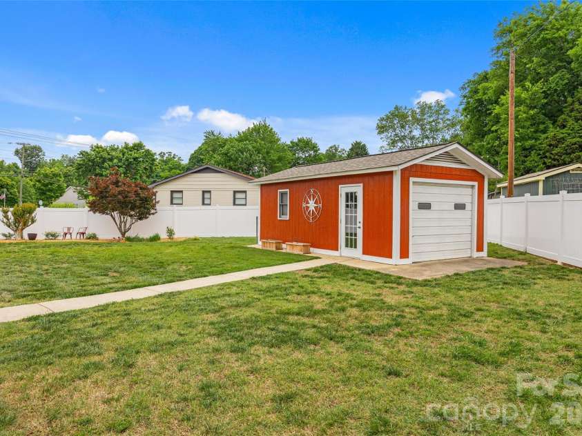 2430 Old Cedarwood Drive, Concord, NC 28027.  MLS# CAR4380916, YatesRealty ID 27558. 