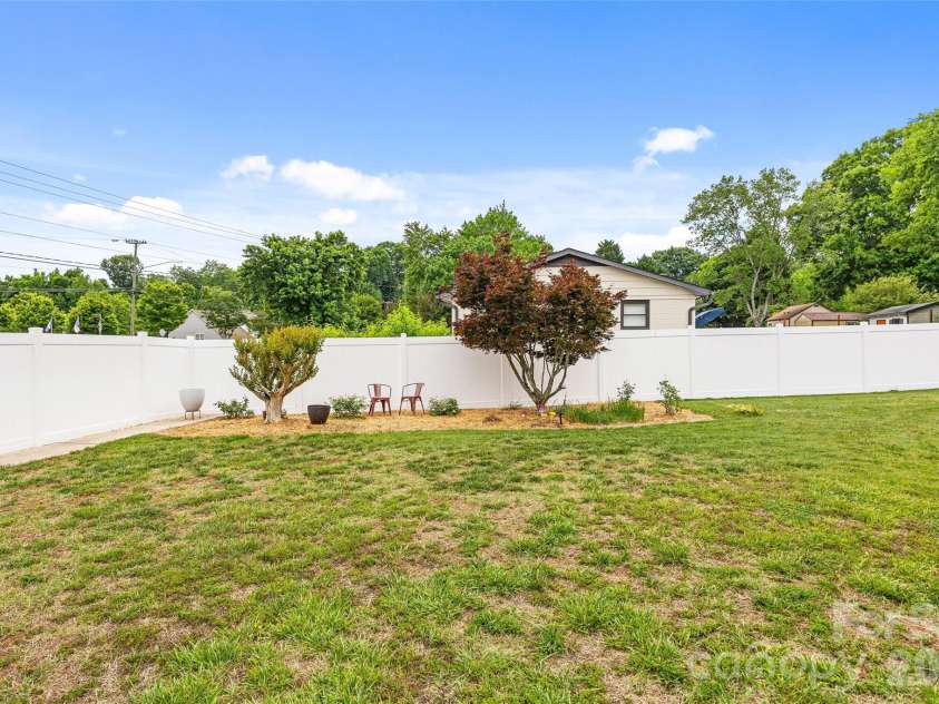 2430 Old Cedarwood Drive, Concord, NC 28027.  MLS# CAR4380916, YatesRealty ID 27558. 
