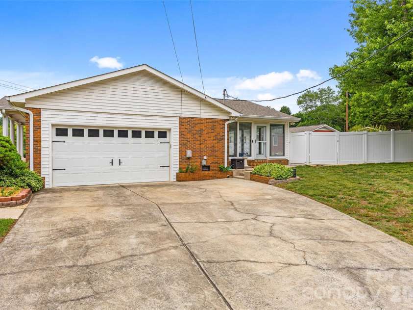 2430 Old Cedarwood Drive, Concord, NC 28027.  MLS# CAR4380916, YatesRealty ID 27558. 