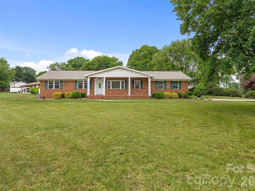 2430 Old Cedarwood Drive, Concord, NC 28027.  MLS# CAR4380916, YatesRealty ID 27558. 
