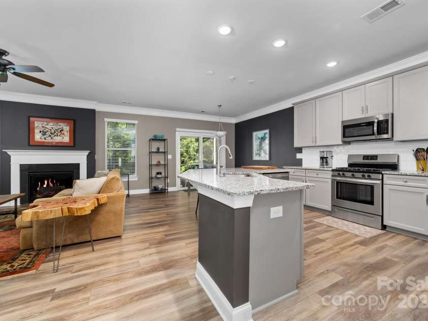 3615 Alamito Lane, Charlotte, NC 28214.  MLS# CAR4255888, YatesRealty ID 27559. 
