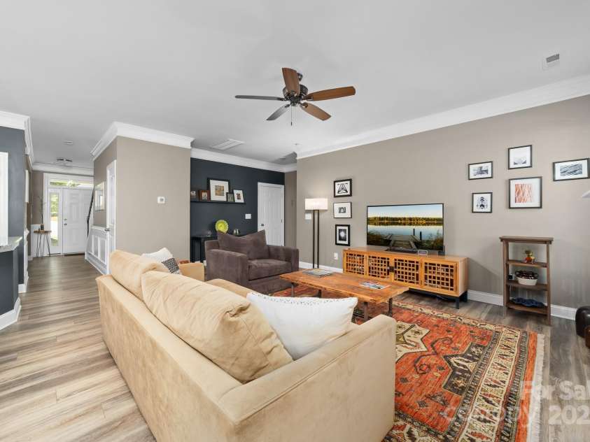 3615 Alamito Lane, Charlotte, NC 28214.  MLS# CAR4255888, YatesRealty ID 27559. 