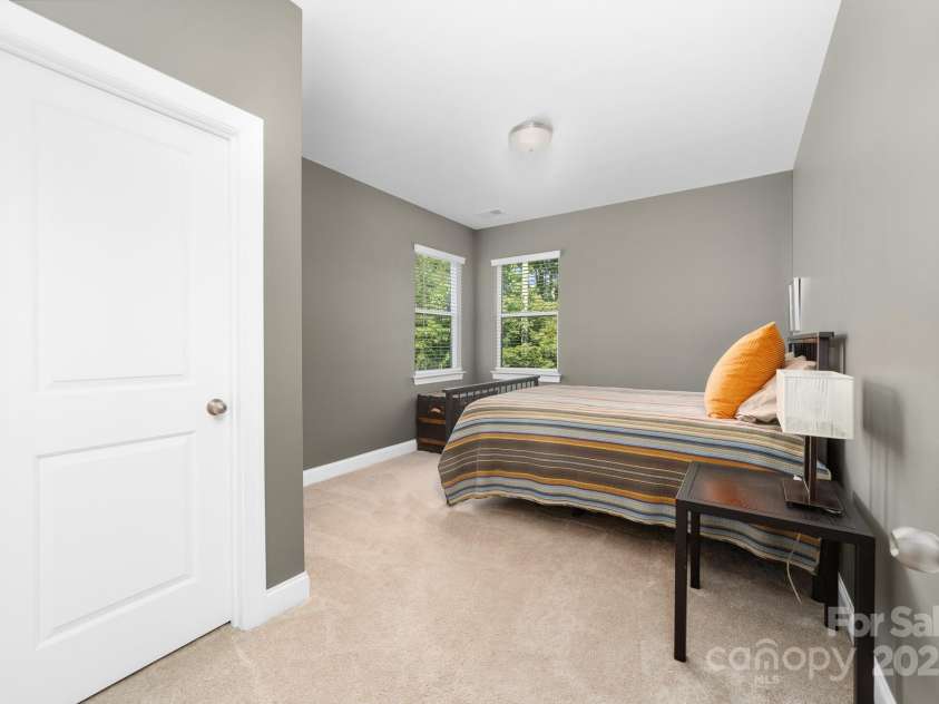 3615 Alamito Lane, Charlotte, NC 28214.  MLS# CAR4255888, YatesRealty ID 27559. 