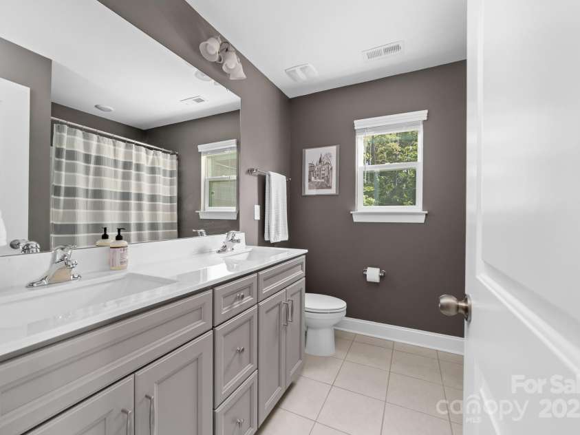 3615 Alamito Lane, Charlotte, NC 28214.  MLS# CAR4255888, YatesRealty ID 27559. 