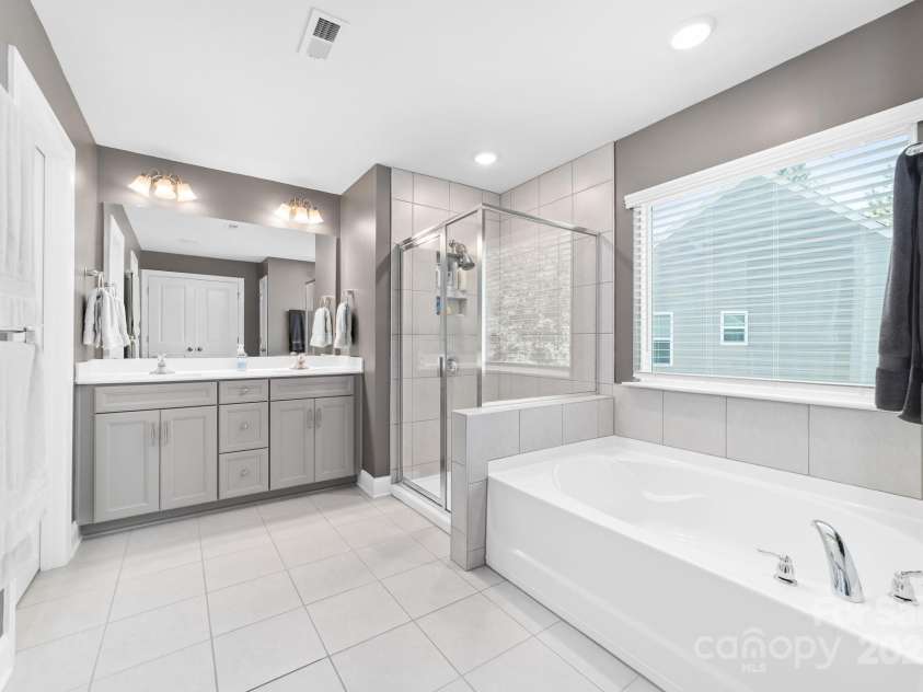 3615 Alamito Lane, Charlotte, NC 28214.  MLS# CAR4255888, YatesRealty ID 27559. 