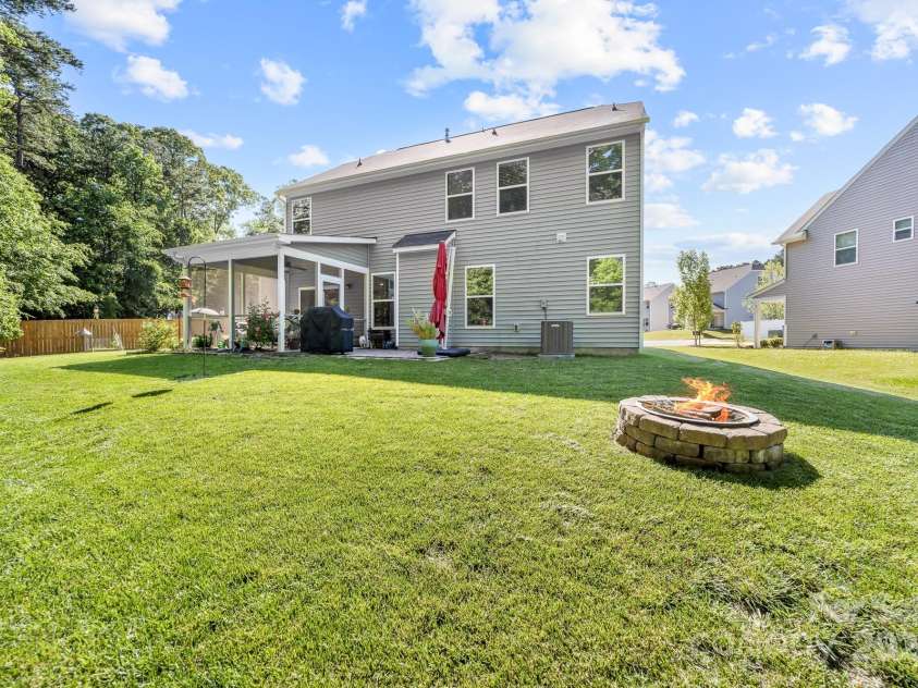 3615 Alamito Lane, Charlotte, NC 28214.  MLS# CAR4255888, YatesRealty ID 27559. 