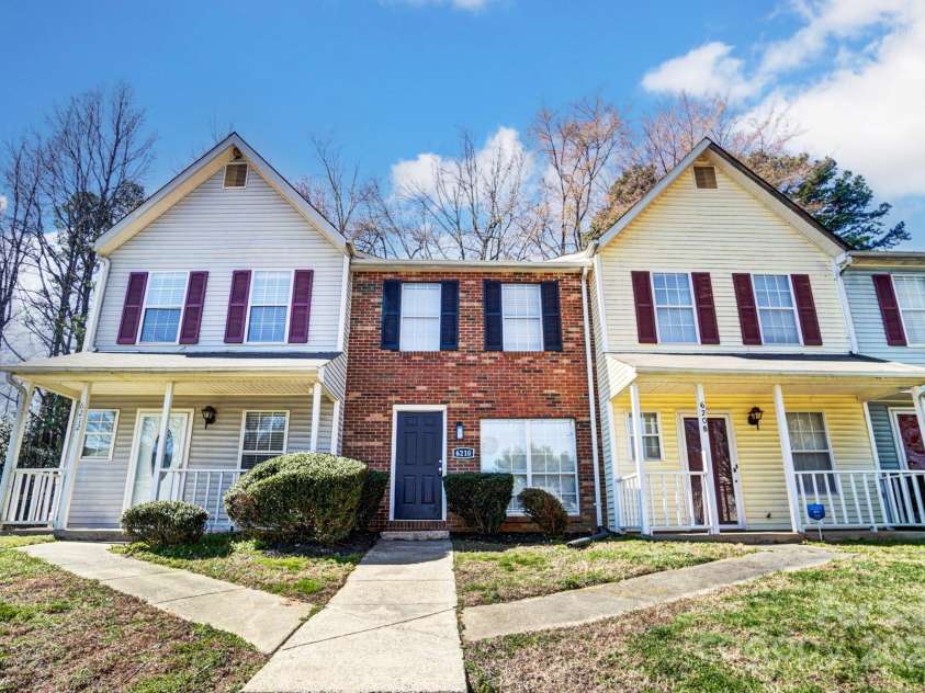 6210 Windsor Gate Lane, Charlotte, NC 28215.  MLS# CAR4230445, YatesRealty ID 2756. 