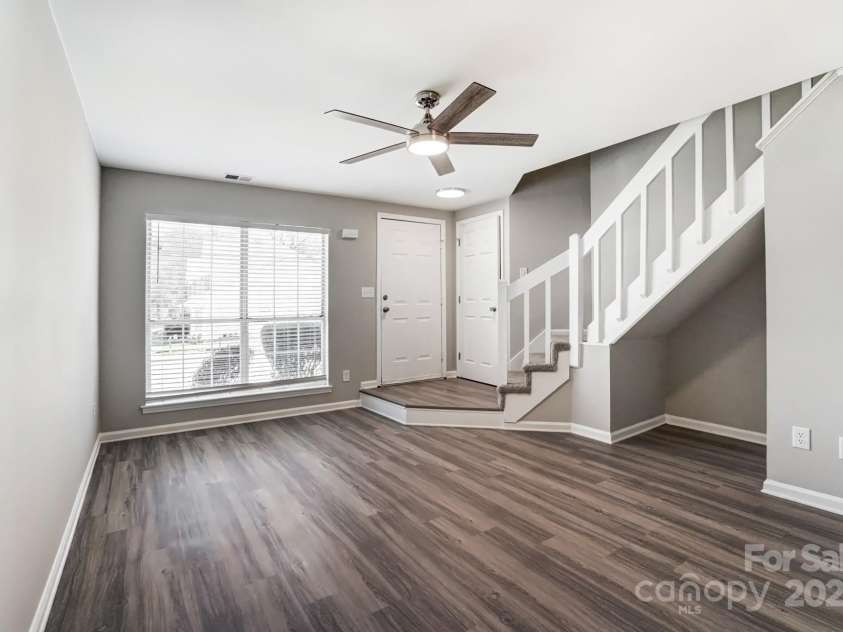 6210 Windsor Gate Lane, Charlotte, NC 28215.  MLS# CAR4230445, YatesRealty ID 2756. 