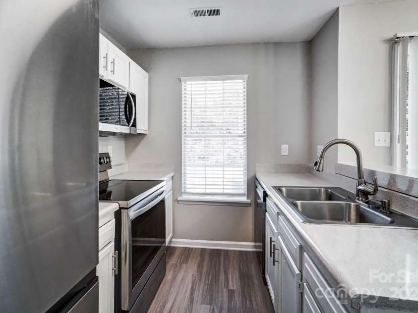 6210 Windsor Gate Lane, Charlotte, NC 28215.  MLS# CAR4230445, YatesRealty ID 2756. 