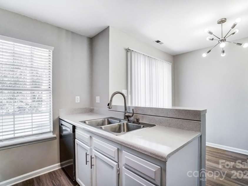 6210 Windsor Gate Lane, Charlotte, NC 28215.  MLS# CAR4230445, YatesRealty ID 2756. 