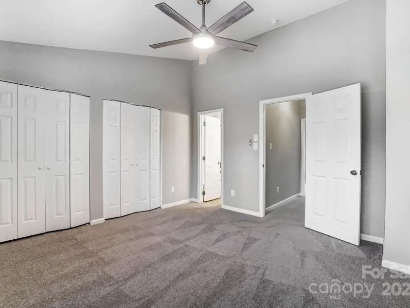 6210 Windsor Gate Lane, Charlotte, NC 28215.  MLS# CAR4230445, YatesRealty ID 2756. 