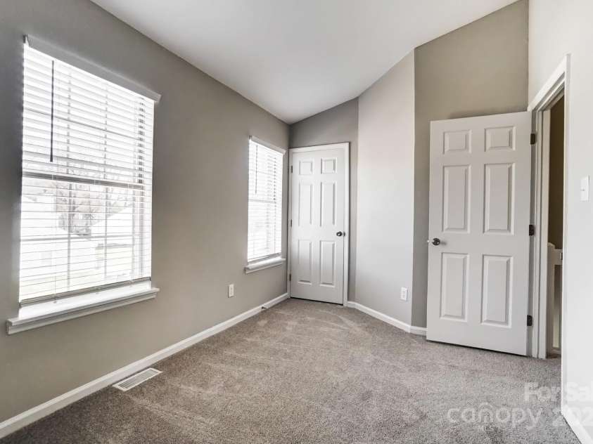 6210 Windsor Gate Lane, Charlotte, NC 28215.  MLS# CAR4230445, YatesRealty ID 2756. 