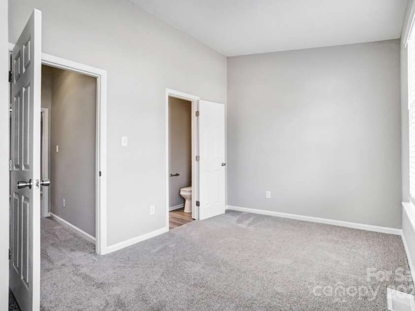 6210 Windsor Gate Lane, Charlotte, NC 28215.  MLS# CAR4230445, YatesRealty ID 2756. 