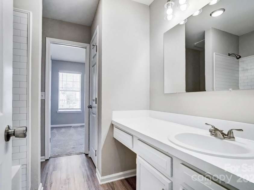 6210 Windsor Gate Lane, Charlotte, NC 28215.  MLS# CAR4230445, YatesRealty ID 2756. 